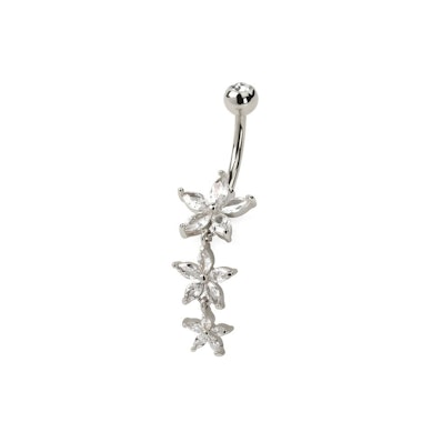 Navlepiercing med tre marquise-blomster i vedhæng
