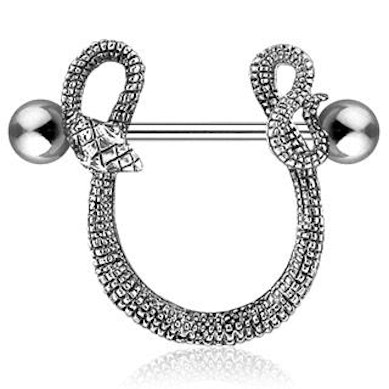 Brystpiercing med slange