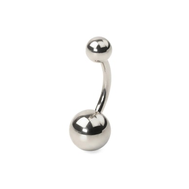 Navlepiercing af titanium i forskellige farver