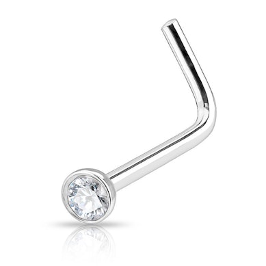Næsepiercing af titanium med sten