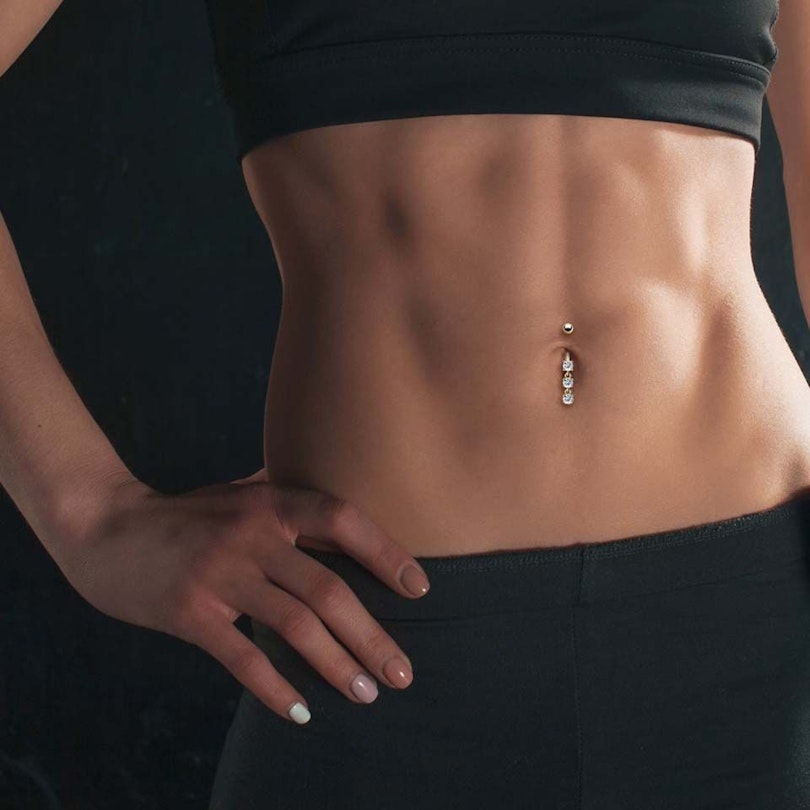 Navlepiercing af 14 karat guld med tre sten Piercing - Danmark