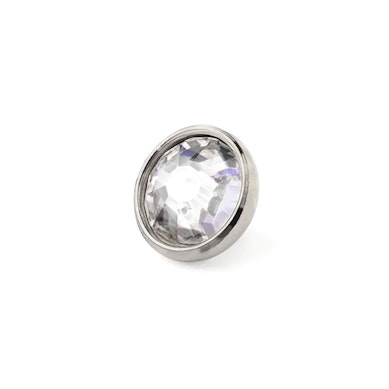 Dermal anchor af titanium med sten