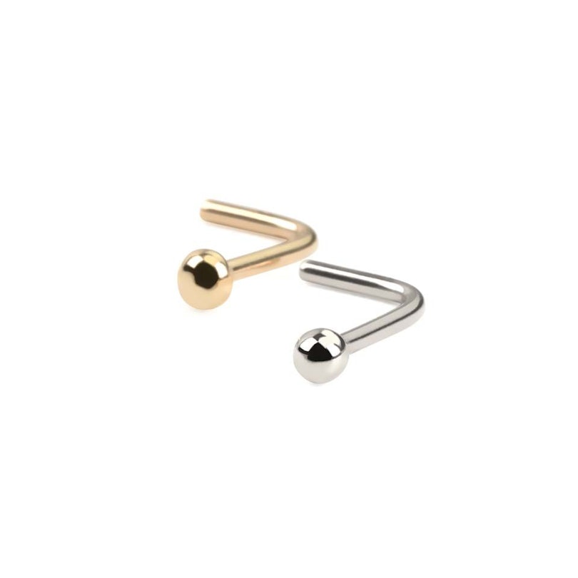 Næsepiercing af 14 karat guld med kugle Kropspiercing - Danmark