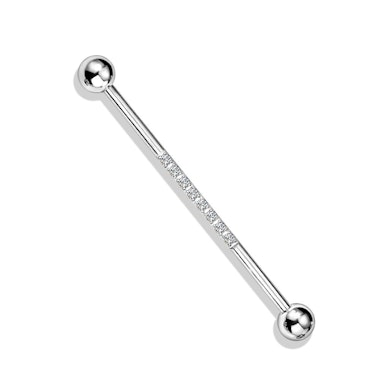 Industrial piercing med sten på række