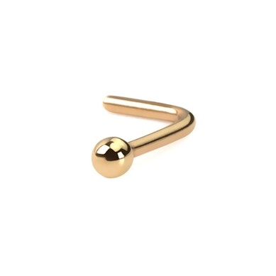 Næsepiercing af 14 karat guld med kugle