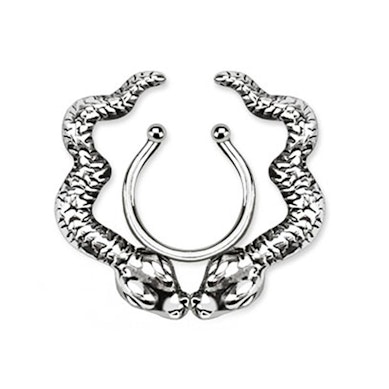 Fake brystpiercing med slanger