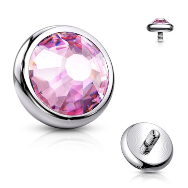 Dermal anchor af titanium med sten.