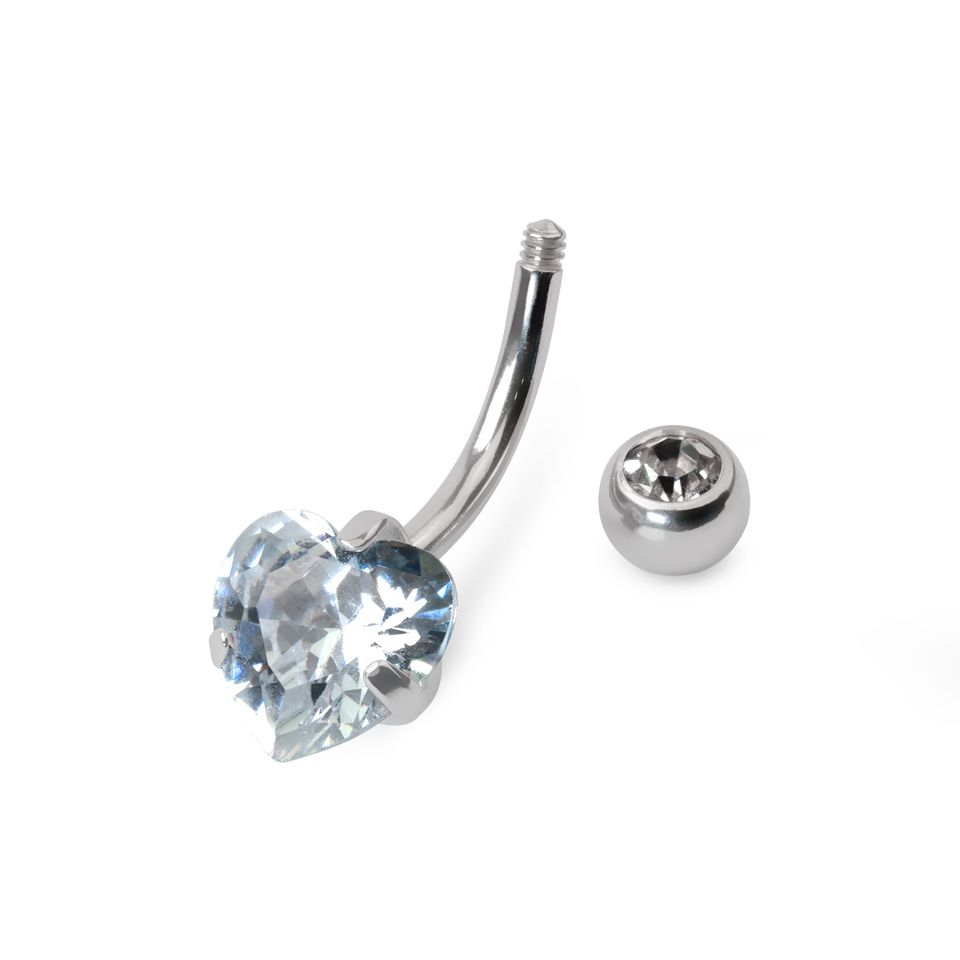 Navlepiercing af titanium med hjertesten
