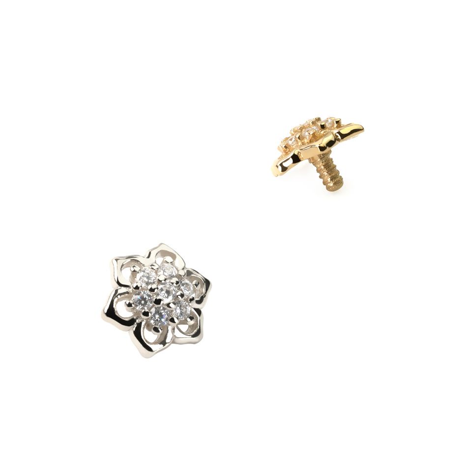 Blomst af 14 karat guld med syv sten i center til dermal anchor