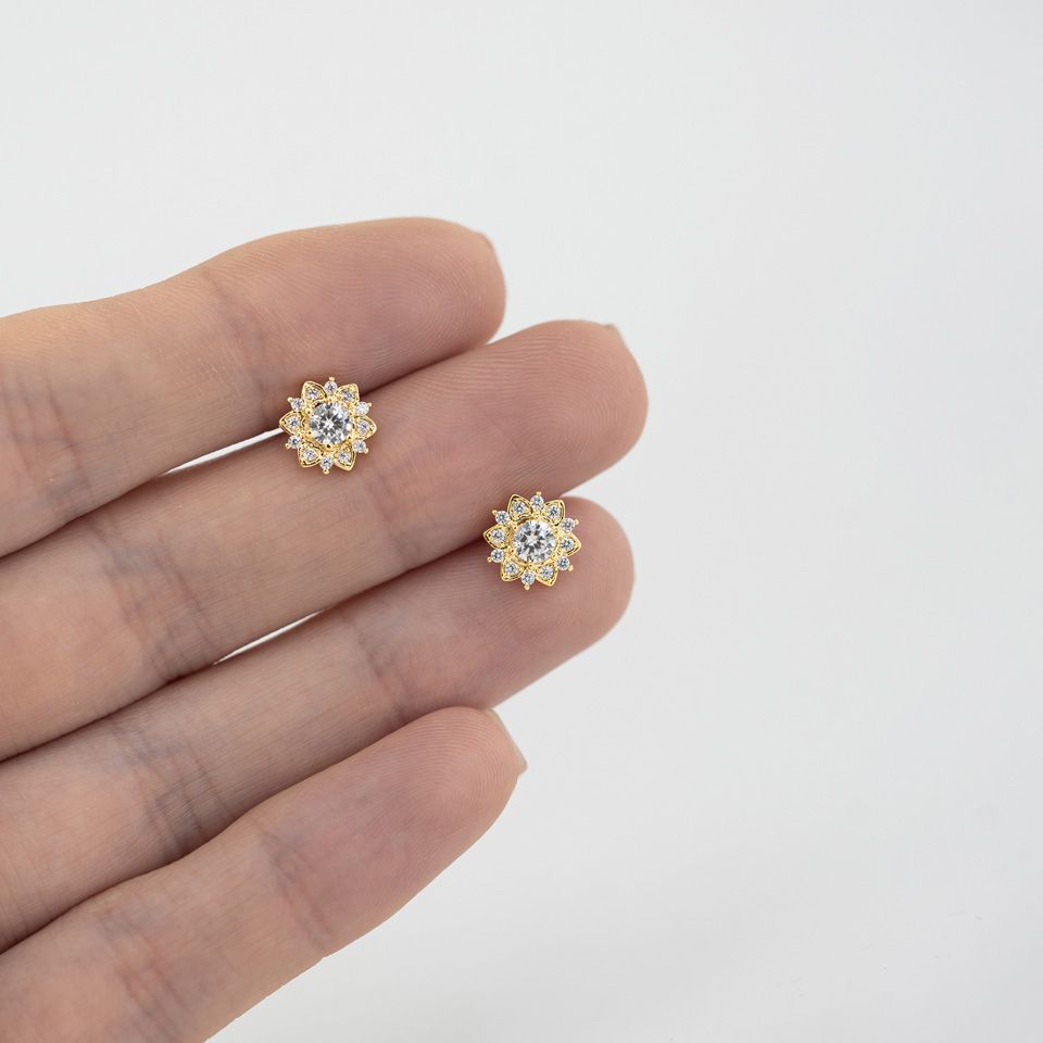 Labret med stenbesat lotusblomst og indvendigt gevind
