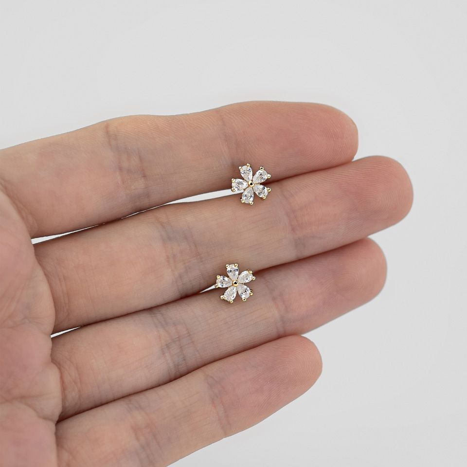 Labret med fembladet blomst og indvendigt gevind