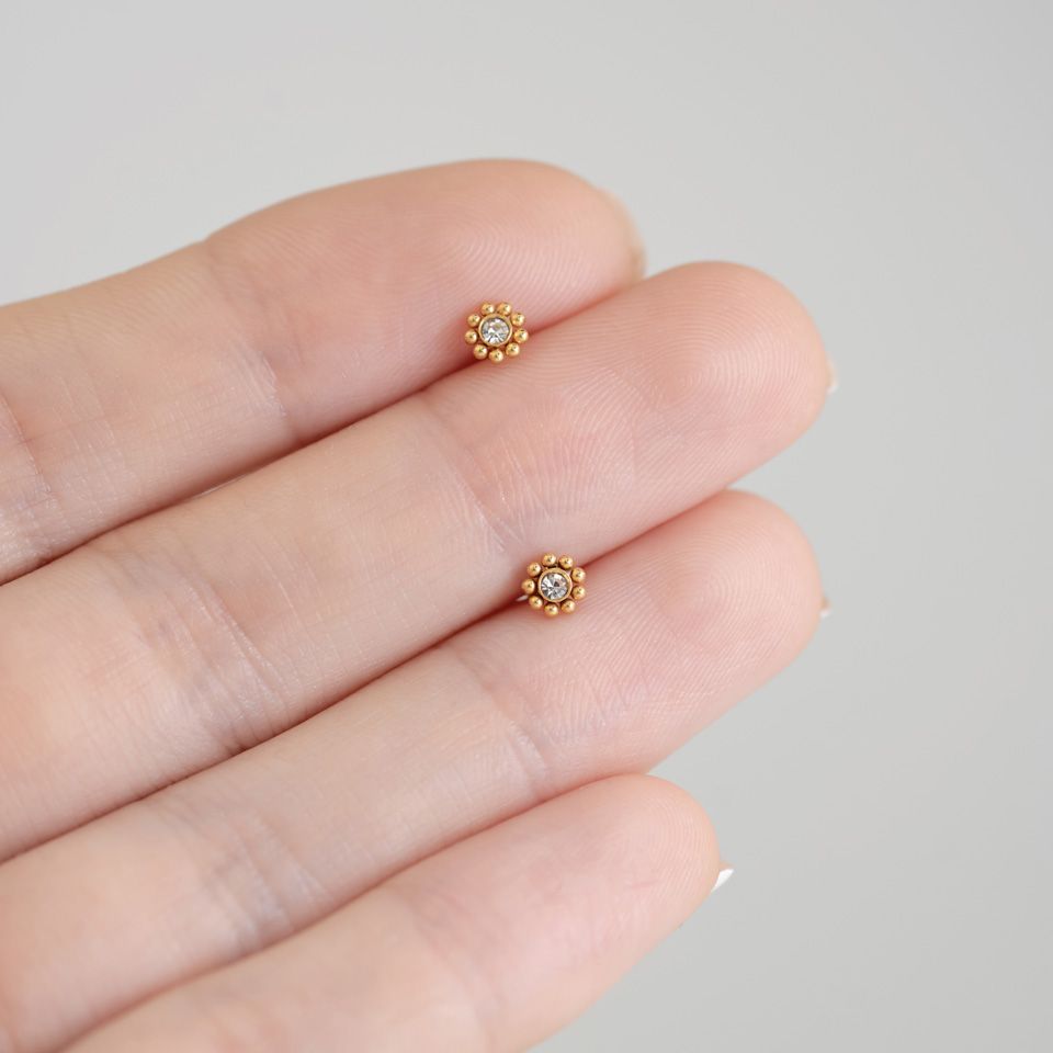 Labret med indvendigt gevind og små kugler