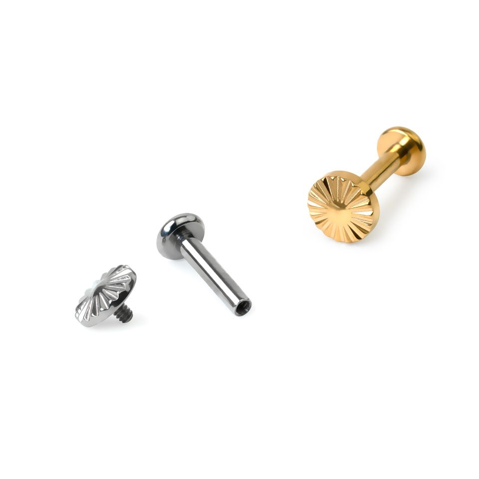 Slående titaniumlabret med diamantskåret top