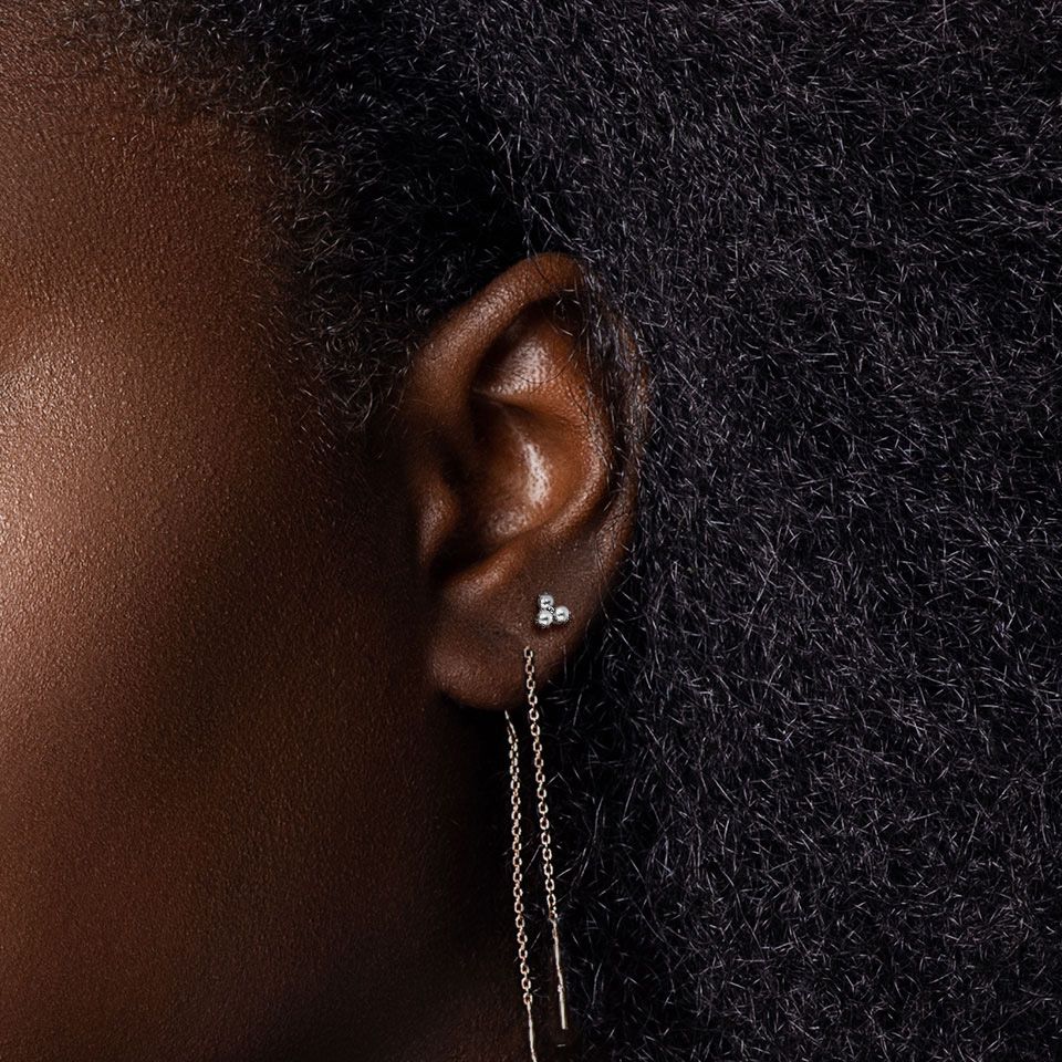 Fin labret med trio af kunstige perler