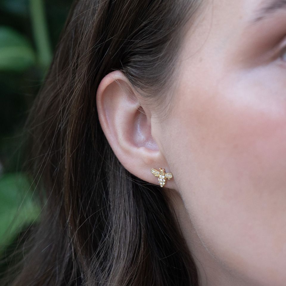 Labret med indvendigt gevind og stenbesat bi