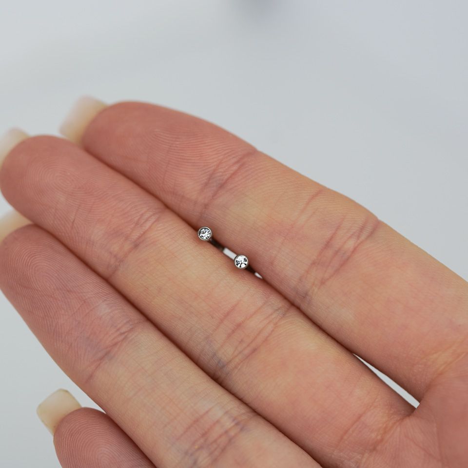 Labret med lille sten og indvendigt gevind