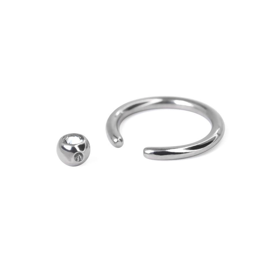 Ring af titanium med sten