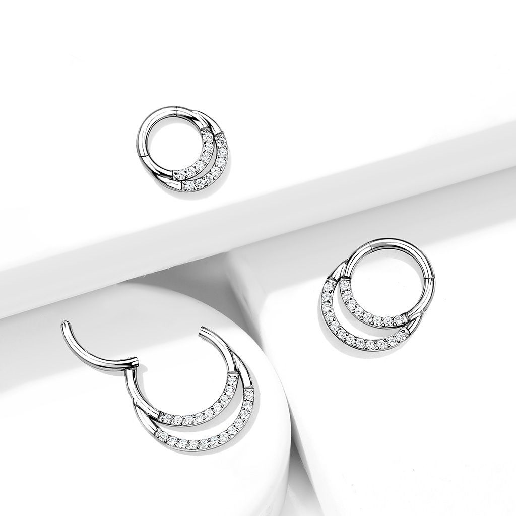 Ring af titanium med hængsel og dobbelt stenrække