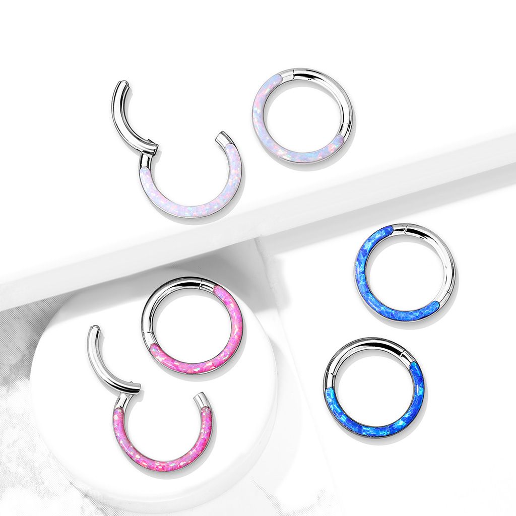 Ring af titanium med hængsel og opalfront