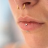 Buet stav af titanium med sten og indvendige gevind Piercing - Danmark