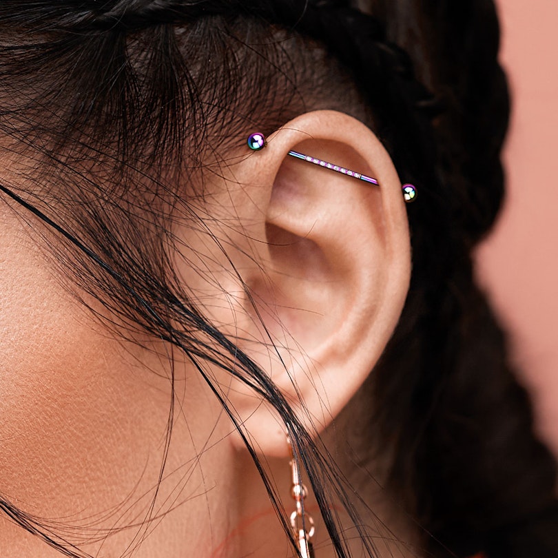 Industrial piercing med sten på række Piercinger - Danmark
