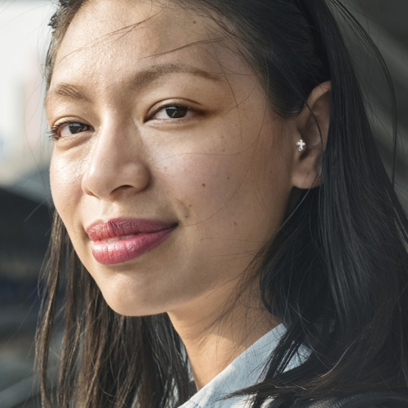 Traguspiercing med flot kors Piercinger - Danmark