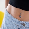 Navlepiercing med metalliske kugler Piercing - Danmark