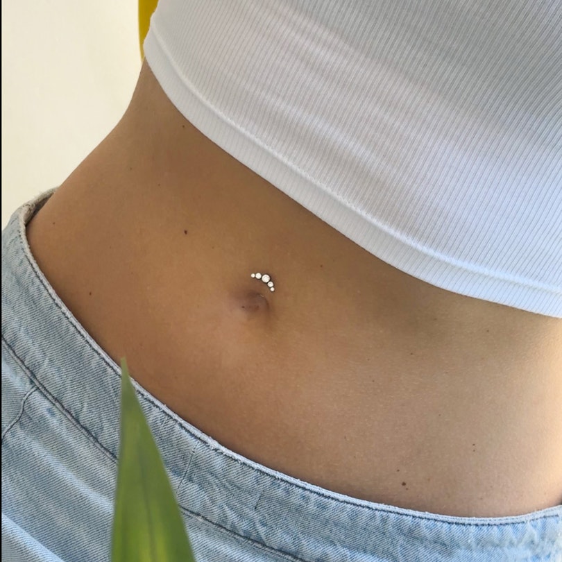 Svævende titaniumnavlering med krystaller Piercing - Danmark