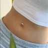 Svævende titaniumnavlering med krystaller Piercing - Danmark