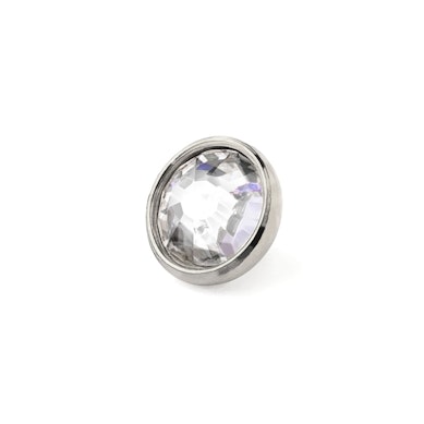 Dermal anchor af titanium med sten