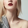 Dermal af 14 karat guld med stenbesat blomst Piercing - Danmark
