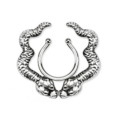 Fake brystpiercing med slanger