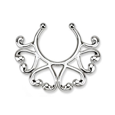 Fake brystpiercing med halv hjertekant