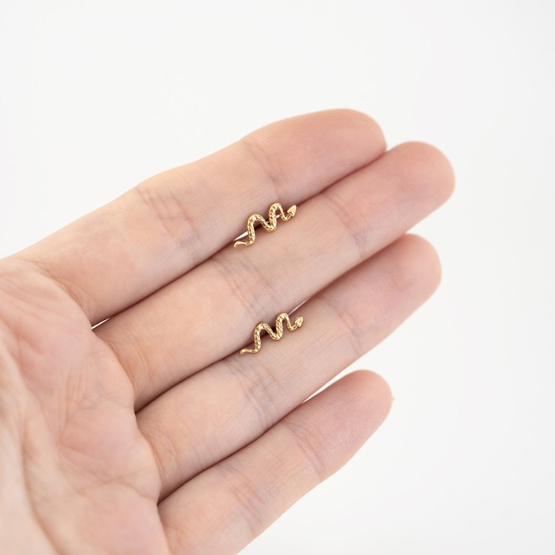 Push-in labret af titanium med slange Kropspiercing - Danmark