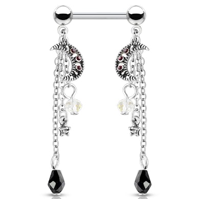 Brystpiercing med stjerner og måner i vedhæng