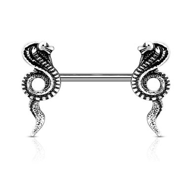 Brystpiercing med kobraslanger