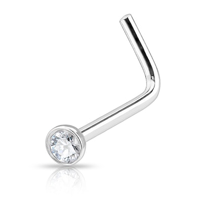 Næsepiercing af titanium med sten
