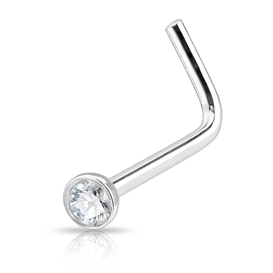 Næsepiercing af titanium med sten