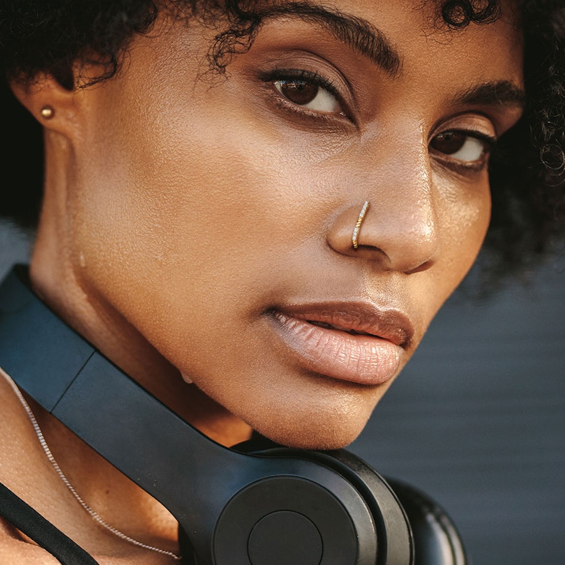 Stenbesat nose crawler i 3 slående farver Piercing - Danmark