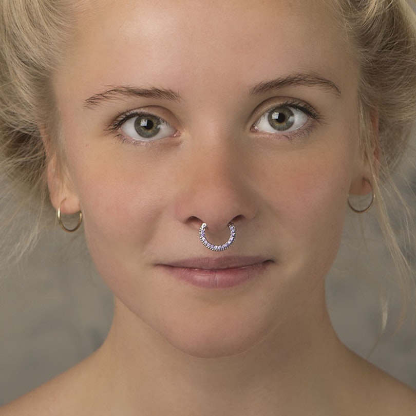 Rund septumclicker med mange sten Piercing - Danmark