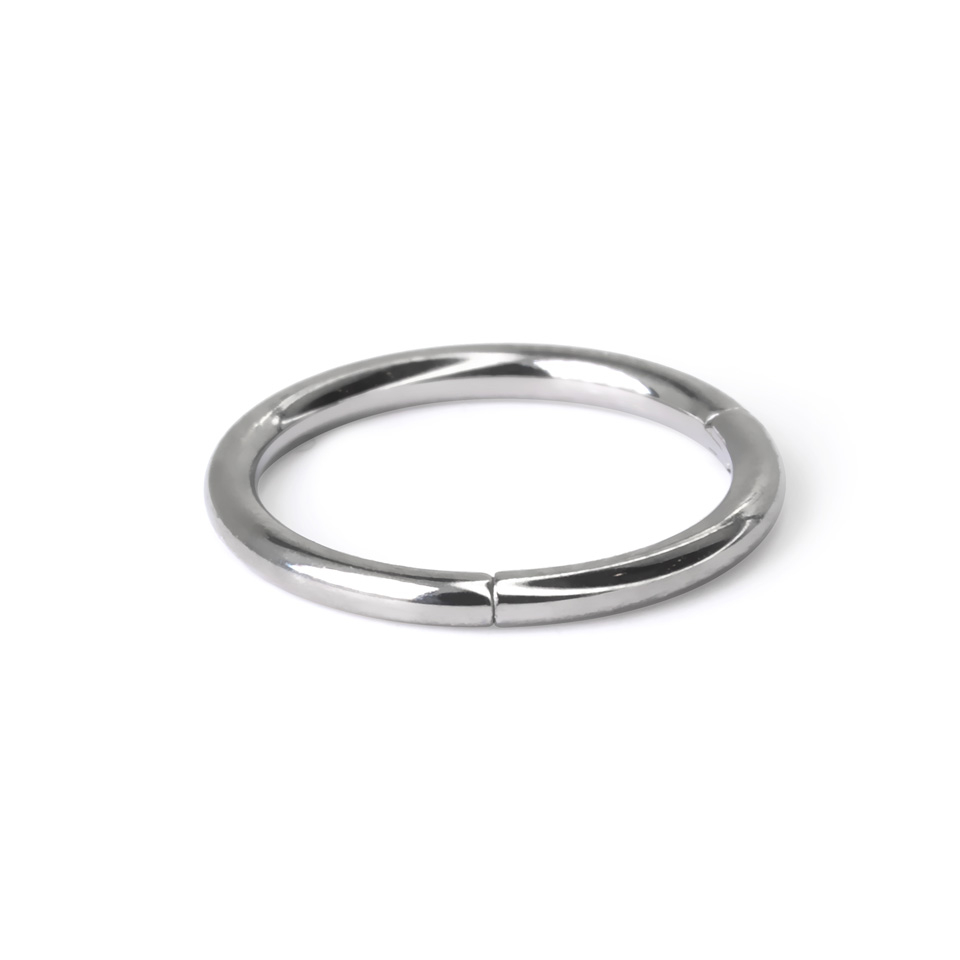 Endeløs ring af titanium med hængsel
