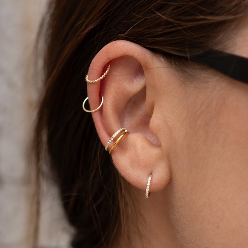 Stenbesat ring af 14 karat guld med hængsel Piercing - Danmark
