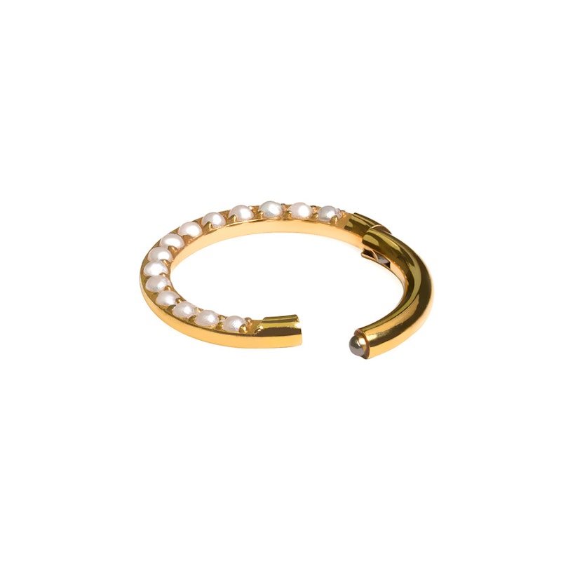 Titaniumring med perler foran Kropspiercing - Danmark