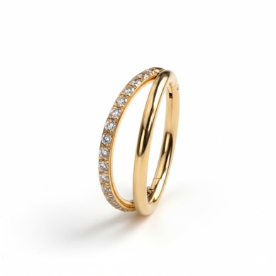 Dobbeltring af titanium med sten på den ene bue