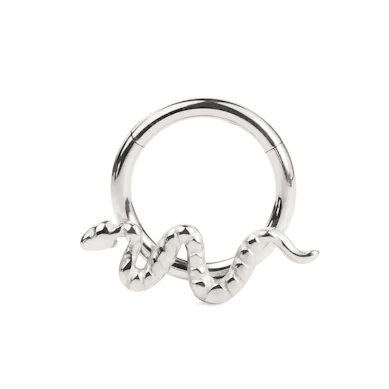 Hængslet ring af titanium med slange