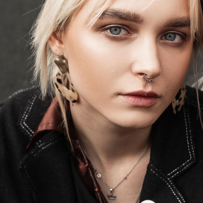 Ring af titanium med hængsel og ydre kugler Piercing - Danmark