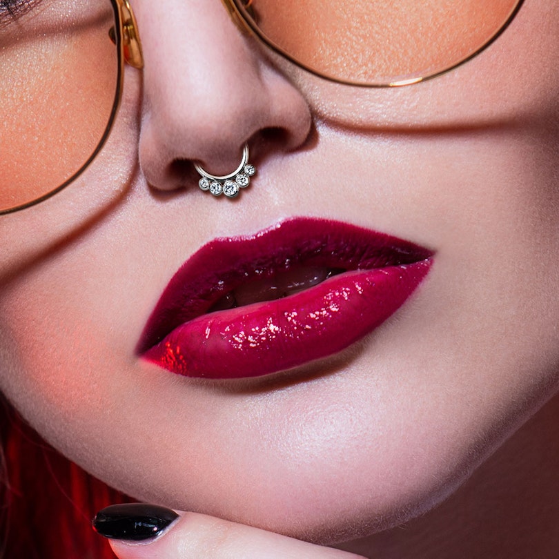 Ring af titanium med hængsel og fem sten Piercing - Danmark