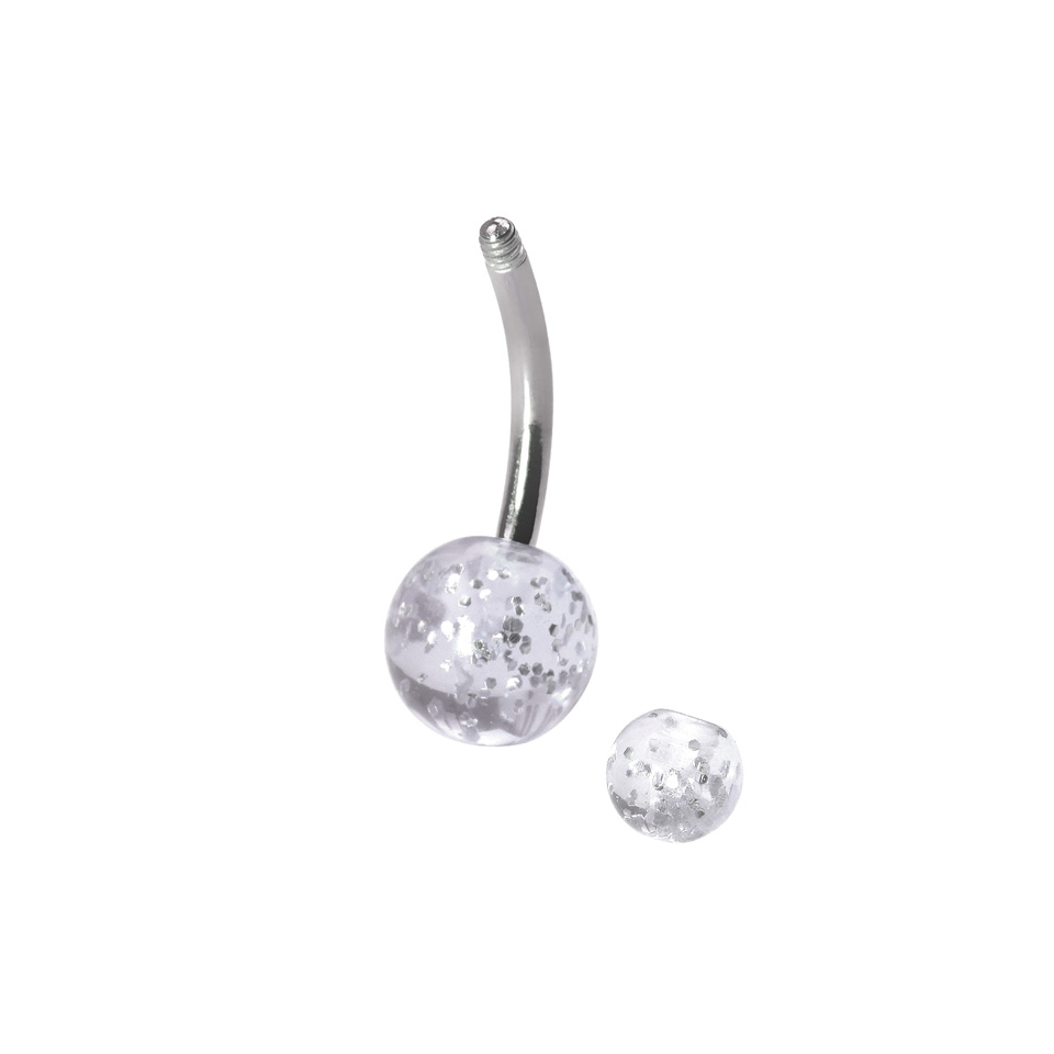 Navlepiercing af titanium med glimmerkugler
