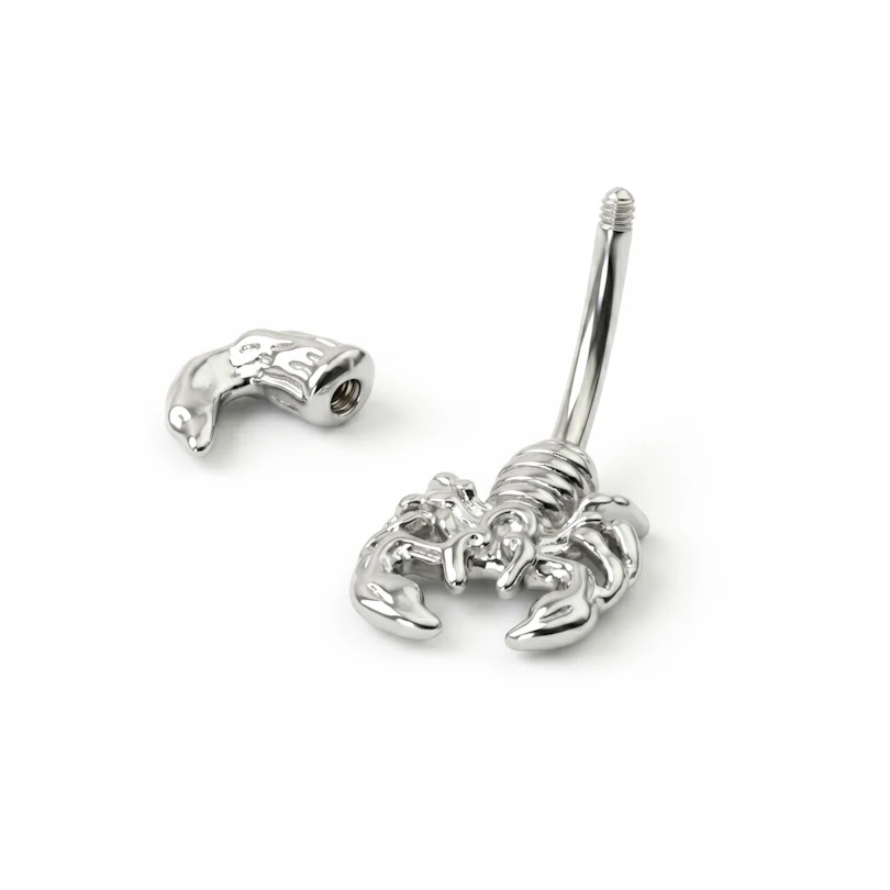 Navlepiercing med skorpion