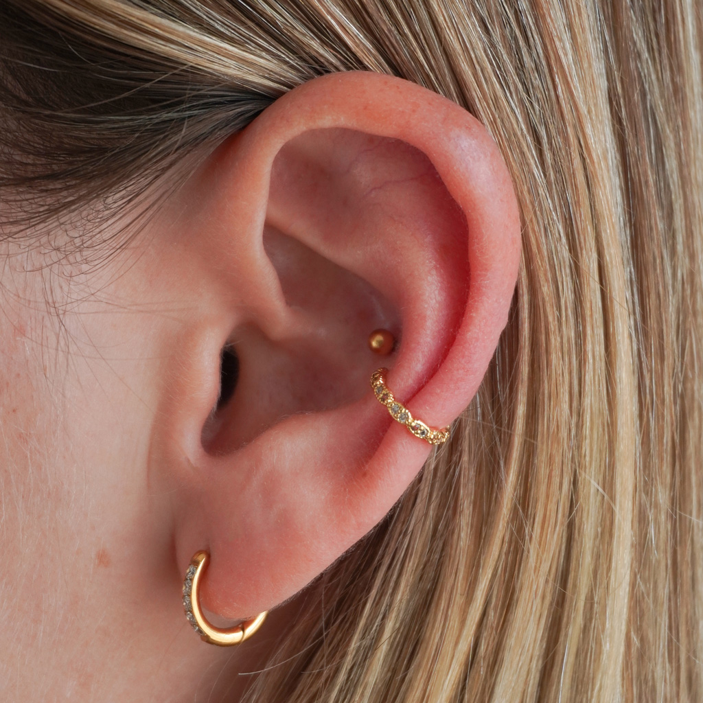 Fin earcuff med parvise sten